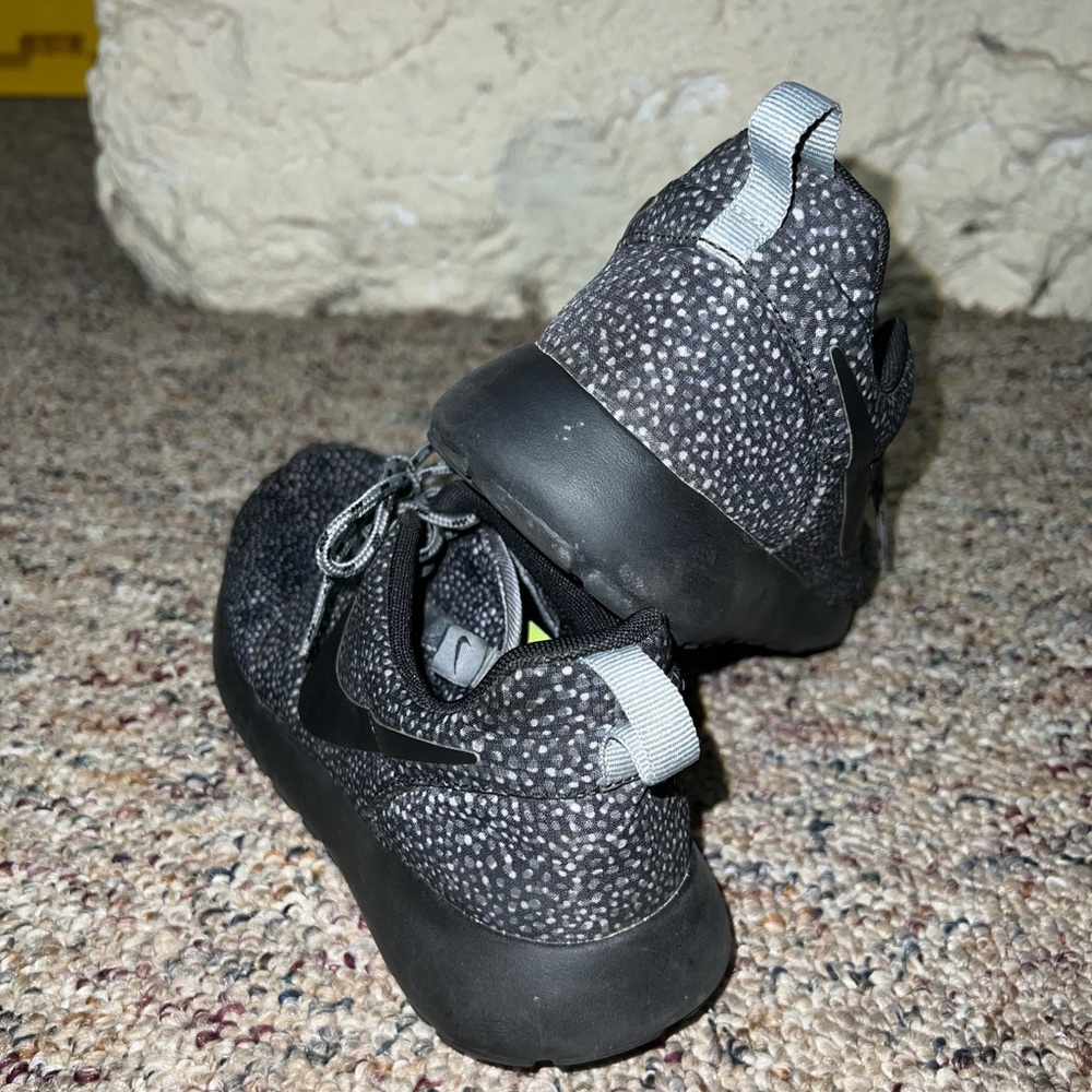 NIKE Women’s Roshe